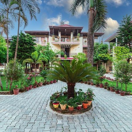 Royal Tiger Luxury Resort 4 Star Sauraha Exteriör bild