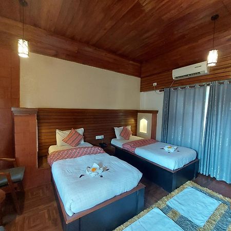 Royal Tiger Luxury Resort 4 Star Sauraha Exteriör bild