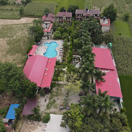 Royal Tiger Luxury Resort 4 Star Sauraha Exteriör bild