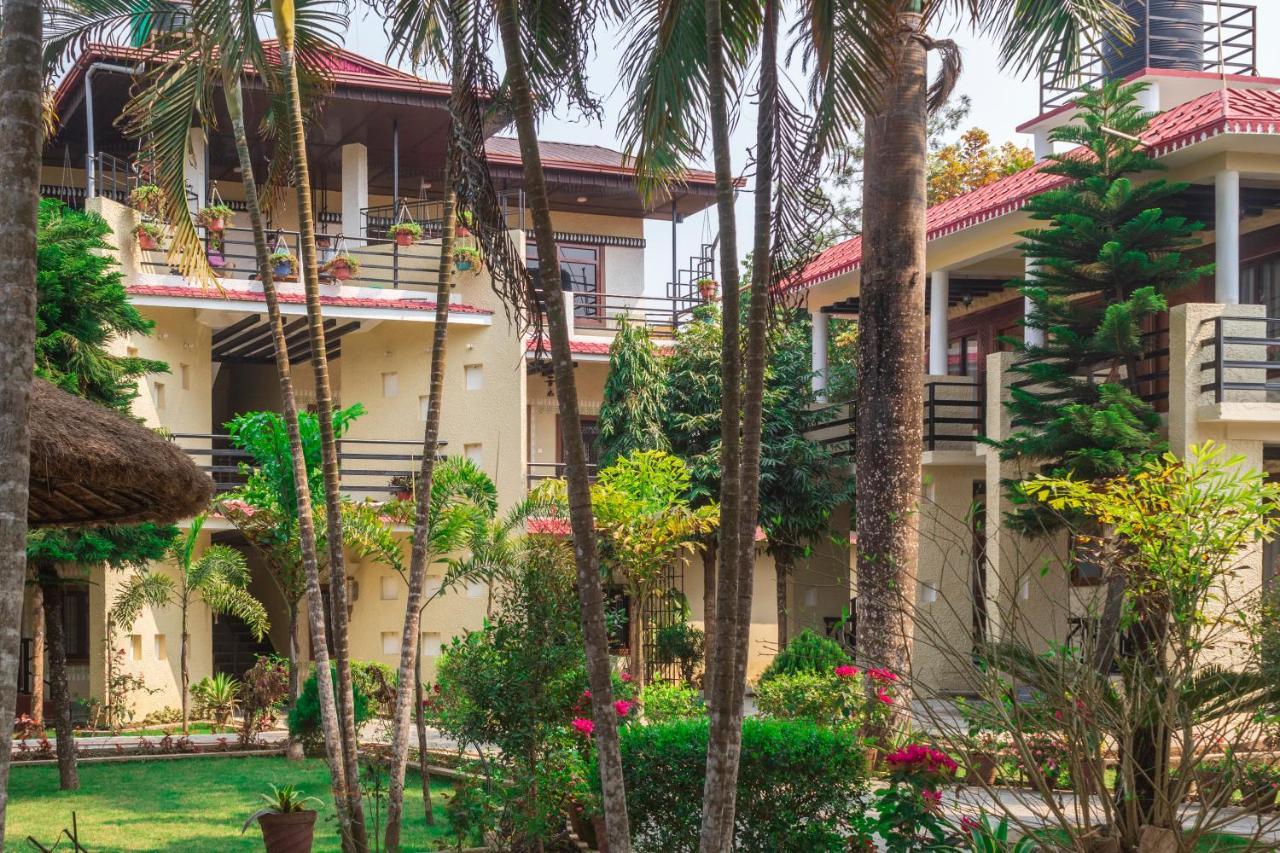 Royal Tiger Luxury Resort 4 Star Sauraha Exteriör bild