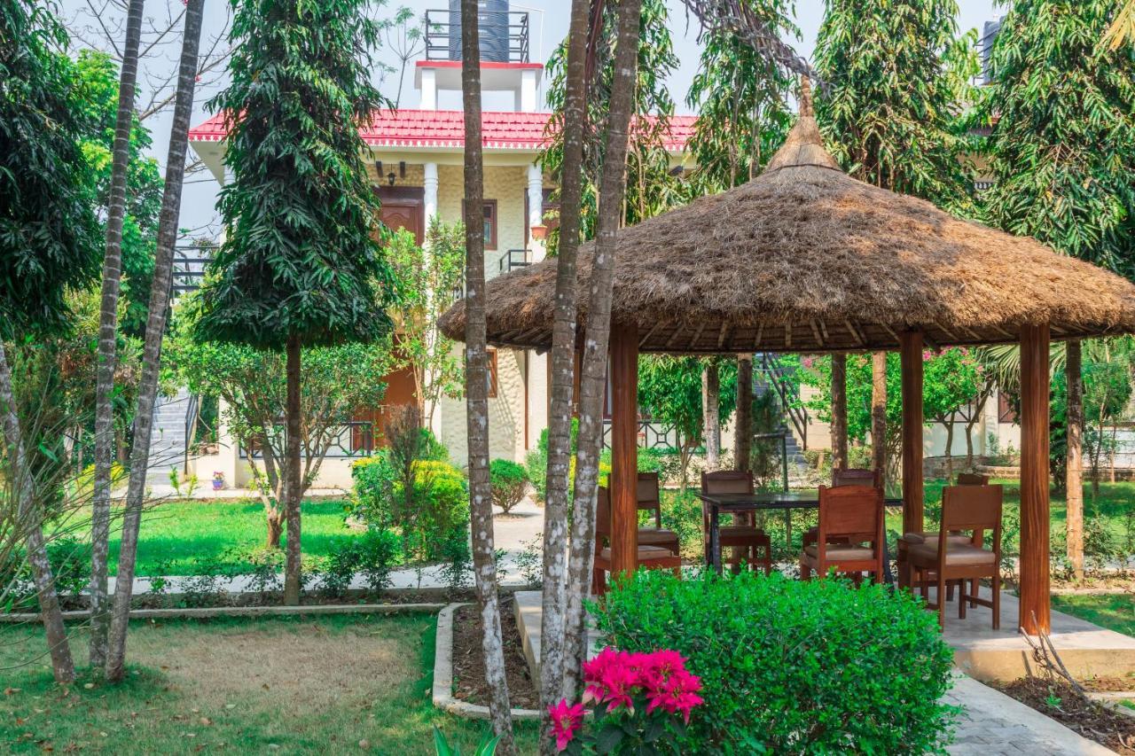 Royal Tiger Luxury Resort 4 Star Sauraha Exteriör bild
