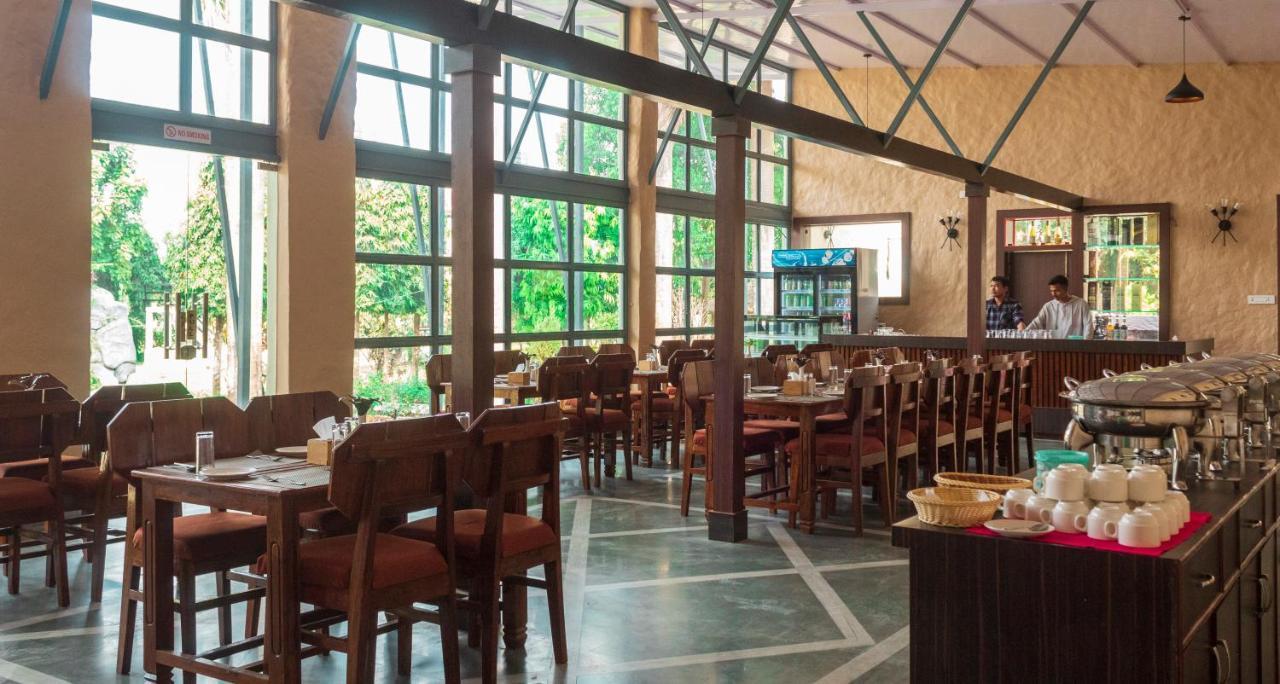 Royal Tiger Luxury Resort 4 Star Sauraha Exteriör bild