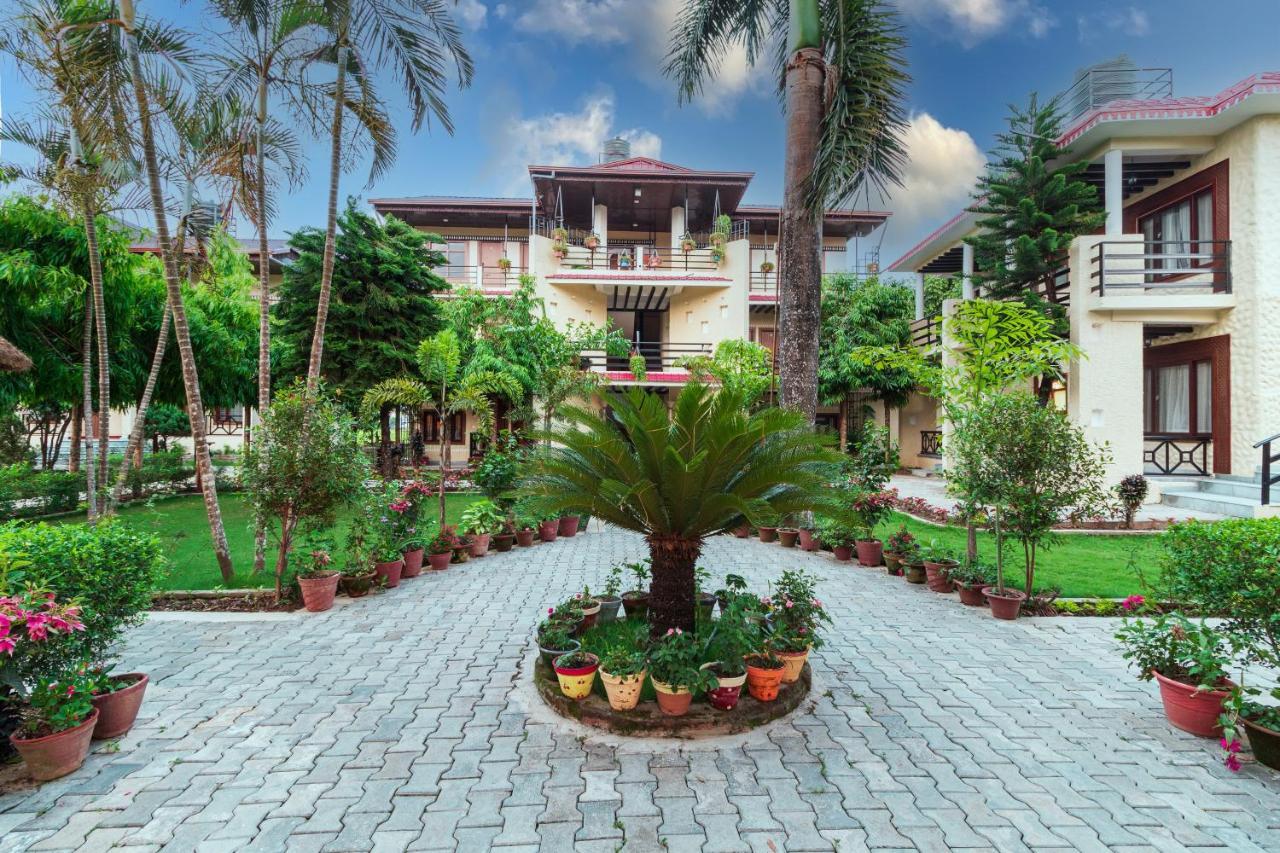 Royal Tiger Luxury Resort 4 Star Sauraha Exteriör bild