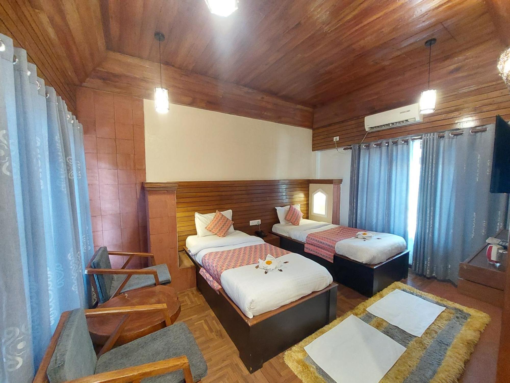Royal Tiger Luxury Resort 4 Star Sauraha Exteriör bild