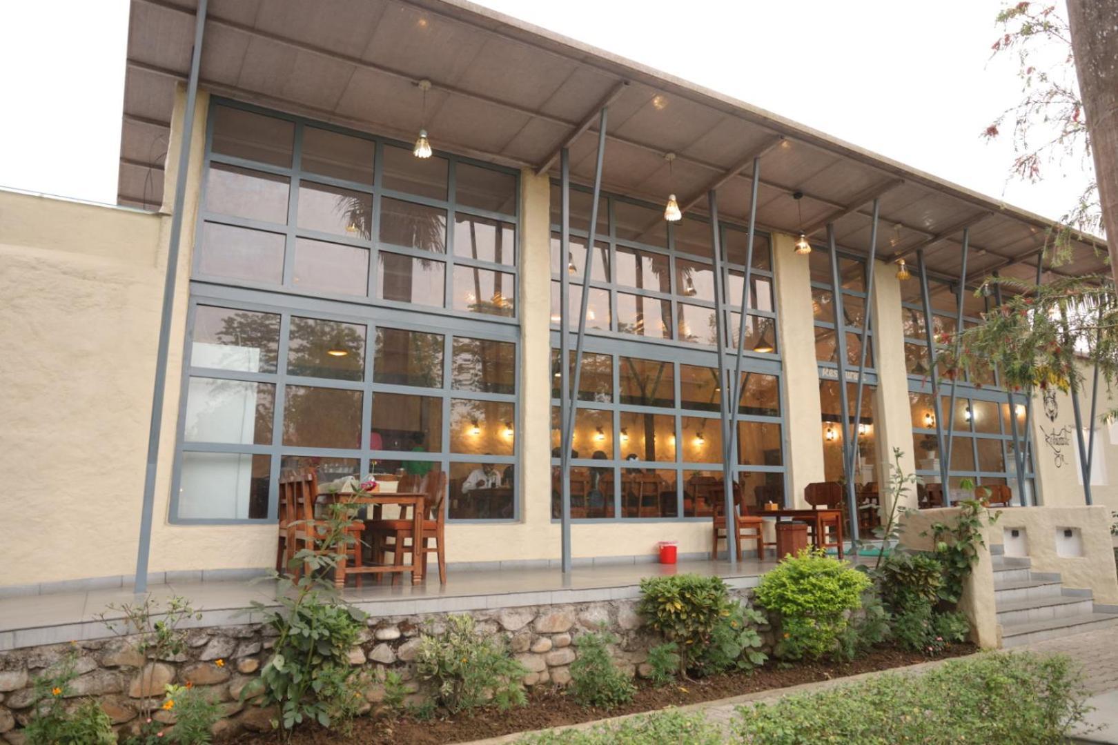 Royal Tiger Luxury Resort 4 Star Sauraha Exteriör bild