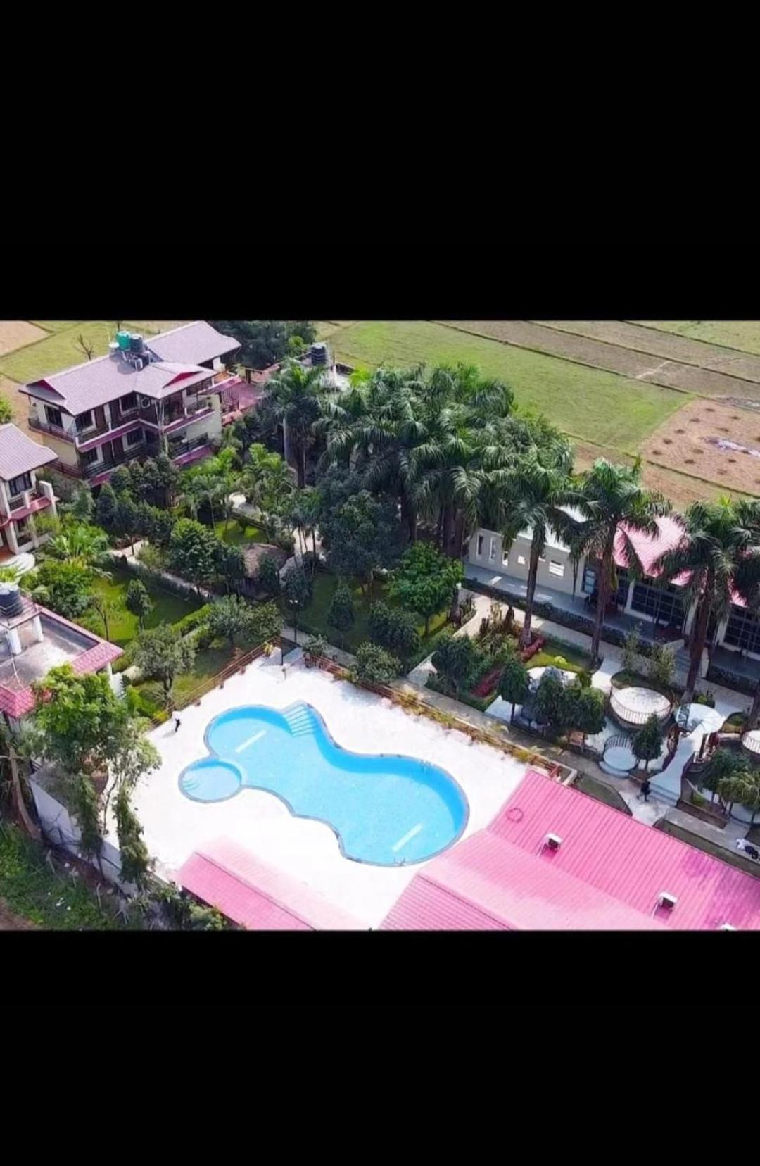 Royal Tiger Luxury Resort 4 Star Sauraha Exteriör bild