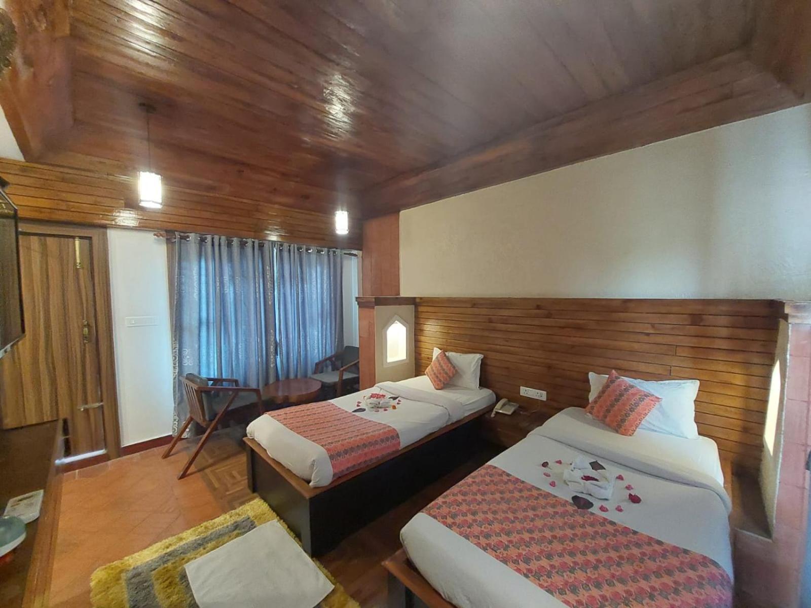 Royal Tiger Luxury Resort 4 Star Sauraha Exteriör bild